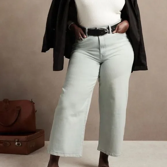 Banana Republic Wide-Leg Crop Jean - Picture 3 of 16
